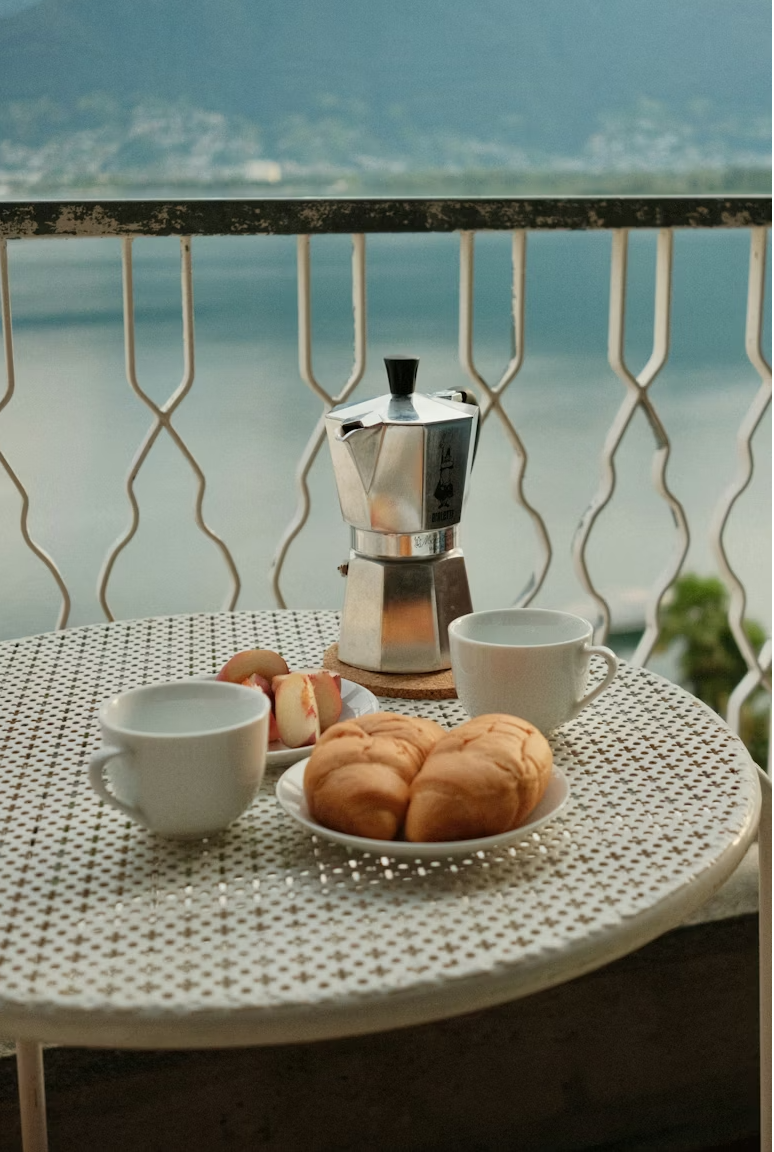 Pagi yang Tenang: Menikmati Suasana Hening di Rumah